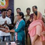 കെഎസ്ആര്‍ടിസി ജീവനക്കാർക്ക് സമരാനുകൂലികളുടെ അക്രമം ; കണ്ടക്ടറുടെ തലയില്‍ തുപ്പി