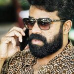 കോഴിക്കോട് കെഎസ്ആര്‍ടിസി സ്റ്റാന്റില്‍ തൂണുകള്‍ക്കിടിയില്‍ കുടുങ്ങി കെ-സ്വിഫ്റ്റ് ബസ്