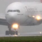 യാത്രക്കാരന്‍ കടത്തിയ സ്വര്‍ണ്ണം കൈക്കലാക്കിയെന്ന് പരാതി; കരിപ്പൂരില്‍ രണ്ട് കസ്റ്റംസ് ഉദ്യോഗസ്ഥരെ സസ്‌പെന്റ് ചെയ്തു