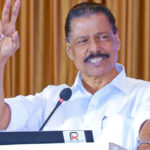 ഉദ്ഘാടന പിറ്റേന്ന് ഫറോക്ക് പാലത്തില്‍ ടൂറിസ്റ്റ് ബസ് കുടുങ്ങി;പാലത്തിലെ സിഗ്നല്‍ ലൈറ്റുകൾ തകർന്നു,ബസിനും കേടുപാട്