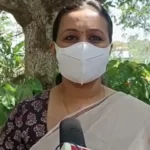 കോൽക്കളിക്കിടെ കാർപറ്റിൽ തെന്നിവീണ് വിദ്യാർത്ഥിക്ക് പരിക്ക്; ഗുജറാത്തി ഹാളിൽ പ്രതിഷേധം