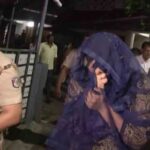 മദ്യപിച്ച് നടുറോഡിൽ യുവതികളുടെ അഴിഞ്ഞാട്ടം…. വീട്ടിലെത്തിച്ചത് പോലീസിന്റെ കഠിന പരിശ്രമത്തിൽ