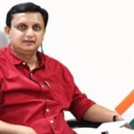 കോഴിക്കോട് കോതി പാലത്തിന് സമീപം ഹിറ്റാച്ചി കടലിലേക്ക് മറിഞ്ഞ് അപകടം