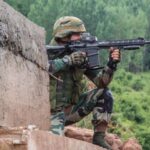 കുറുകേ നായ ചാടി, ബൈക്കിന് നിയന്ത്രണം നഷ്ടപ്പെട്ട് റോഡിൽ തെറിച്ചുവീണ യുവാവ് ലോറി കയറി മരിച്ചു