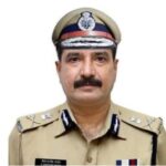 500ന്റെ നോട്ടുകെട്ടുകളുമായി കുടുംബത്തിന്റ സെൽഫി; പൊലീസുകാരനെതിരെ നടപടി