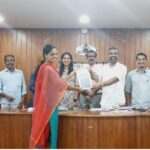 അമിത വില ഈടാക്കുന്നവര്‍ക്കെതിരെ കര്‍ശന നടപടി സ്വീകരിക്കും – പിണറായി വിജയൻ