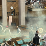 ലോക്‌സഭയില്‍ സുരക്ഷവീഴ്ച; സന്ദര്‍ശക ഗാലറിയില്‍ നിന്ന് രണ്ടു പേര്‍ സഭയിലെ നടുത്തളത്തിലേക്ക് ചാടി. കണ്ണീര്‍വാതക ഷെല്ലുകള്‍ പ്രയോഗിച്ചു