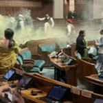 ലോക്സഭയില്‍ സുരക്ഷാ വീഴ്ച; യുവതിയടക്കം നാലു പേര്‍ പിടിയില്‍; പാസ് നല്‍കിയത് ബിജെപി എംപിയെന്ന് സംശയം