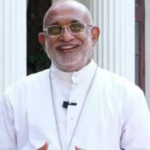 പൂരത്തിന് എഴുന്നെള്ളിച്ച ആന ഇടഞ്ഞോടി; മേള കലാകാരനടക്കം നാല് പേര്‍ക്ക് പരുക്കേറ്റു; ആളുകള്‍ പരിഭ്രാന്തരായി ഓടി; ലക്ഷങ്ങളുടെ നഷ്ടം