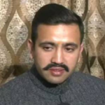 ഗുജറാത്ത് തീരത്ത് വന്‍ മയക്കുമരുന്ന് വേട്ട; 3,300 കിലോ മയക്കുമരുന്ന് പിടികൂടി; അഞ്ച് പാകിസ്താന്‍ പൗരന്‍മാര്‍ പിടിയില്‍