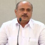 പുല്‍പ്പള്ളിയില്‍ പ്രതിഷേധക്കാര്‍ക്ക് നേരെ പൊലീസ് ലാത്തിച്ചാര്‍ജ്; ജനപ്രതിനിധികള്‍ക്ക് നേരെ കുപ്പിയെറിഞ്ഞ് പ്രതിഷേധക്കാര്‍