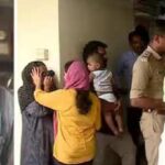 ആര്യങ്കാവ് റെയിൽവേ പാളത്തിലേക്ക് ലോറി മറിഞ്ഞു:ലോറി പൂർണ്ണമായും തകർന്നു, ഡ്രൈവറുടെ മൃതദേഹം മൂന്നു കഷ്ണങ്ങളായി