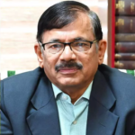 തലവെട്ടും എന്ന് പറഞ്ഞ് ഭീഷണി; സിന്‍ജോയും സുഹൃത്തുക്കളും ചേര്‍ന്ന് സിദ്ധാര്‍ഥിനെ ഹോസ്റ്റല്‍ മുറിയിലിട്ട് തീര്‍ത്തുകളഞ്ഞ ശേഷം തൂക്കിയതാണെന്ന് അച്ഛന്‍