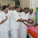 റെയിൽവേ ജീവനക്കാരനെ പാമ്പ് കടിച്ചു, തിരിച്ച് കടിച്ച് യുവാവ് രക്ഷപെട്ടു;സംഭവം ബീഹാറിൽ