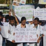 ക്യാമ്പസിൽ ബൈക്ക് കയറ്റിയത് ചോദ്യം ചെയ്തു,അധ്യാപകനെ എസ്എഫ്ഐ പ്രവർത്തകർ കയ്യേറ്റം ചെയ്തു;പരാതിയുമായി അധ്യാപകൻ