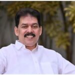 ഉമ്മന്‍ചാണ്ടിയുടെ കല്ലറയില്‍ മെഴുകുതിരി കത്തിച്ച് പ്രാര്‍ത്ഥന; കൃഷ്ണദാസിന്റെ വിവാദ പരാമര്‍ശത്തില്‍ മാപ്പുപറഞ്ഞ് പി സരിന്‍