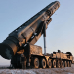 സമർത്ഥമായി തയ്യാറാക്കിയ ഒരു ഫിനാന്‍സ് ത്രില്ലറും ബുദ്ധിപരമായ കഥ പറച്ചിലും;  മികച്ച അഭിപ്രായങ്ങൾ നേടി ലക്കി ഭാസ്‌ക്കർ