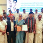 മീഞ്ചന്തയിൽ ബസ് സ്റ്റോപ്പ്‌ തകർന്ന് വീണു; വിദ്യാർത്ഥിക്ക് പരുക്ക്