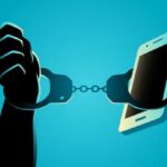 മുംബൈയിൽ ട്രാക്കിലൂടെ നടക്കുകയായിരുന്ന യാത്രക്കാരെ ട്രെയിൻ ഇടിച്ചു തെറിപ്പിച്ചു; 2 പേർക്ക് ദാരുണാന്ത്യം