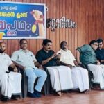 കുന്ദമംഗലത്ത് ആളൊഴിഞ്ഞ പറമ്പിൽ  വലിയ മൂന്ന് പെരുമ്പാമ്പുകളെ കണ്ടെത്തി