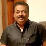 ചുരിദാർ ധരിച്ചെത്തിയ പ്രധാന അധ്യാപികയെ സ്കൂളിൽ കയറ്റിയില്ല; ഗേറ്റിന് മുന്നിൽ കുത്തിയിരുന്നു പ്രതിഷേധം