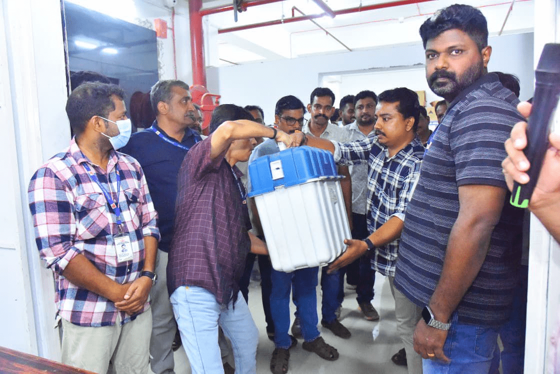 നിയമസഭാ തിരഞ്ഞെടുപ്പ്: വോട്ടിങ് മെഷീനുകളുടെ ആദ്യഘട്ട സ്‌കാനിങ് പൂര്‍ത്തിയായി