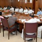 വീര്യം കുറഞ്ഞ മദ്യത്തിനുള്ള നികുതിയിളവില്‍ യൂടേണ്‍; തീരുമാനം യുഡിഎഫിന് വിട്ട് മുഖ്യമന്ത്രി