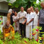 തമ്പാനൂർ റെയില്‍വേ ട്രാക്കിലേക്ക് ക്രെയിന്‍ മറിഞ്ഞു
