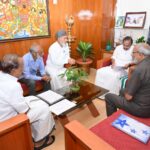 സിപിഐഎം പാർട്ടി ഓഫീസിനുള്ളിൽ പെരുമ്പാമ്പ്; സ്നേക്ക് റെസ്ക്യൂർ എത്തി പിടികൂടി