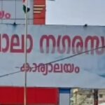 ക്ലോക്ക് ടവർ അപകടം: മലബാറിലെ ട്രെയിൻ ഗതാഗതം താറുമാറായി; കോഴിക്കോട് സ്റ്റേഷനിലെ ഒന്ന്, രണ്ട്, മൂന്ന് ട്രാക്കുകൾ അടച്ചു