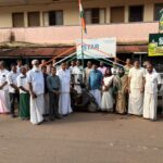 ‘വസ്ത്ര ധാരണത്തിലും സ്വാതന്ത്ര്യം വേണം’; ലുങ്കി ഉടുത്ത് സ്വാതന്ത്ര്യ ദിനാഘോഷം നടത്തി വിടി ബല്‍റാം എംഎല്‍എ