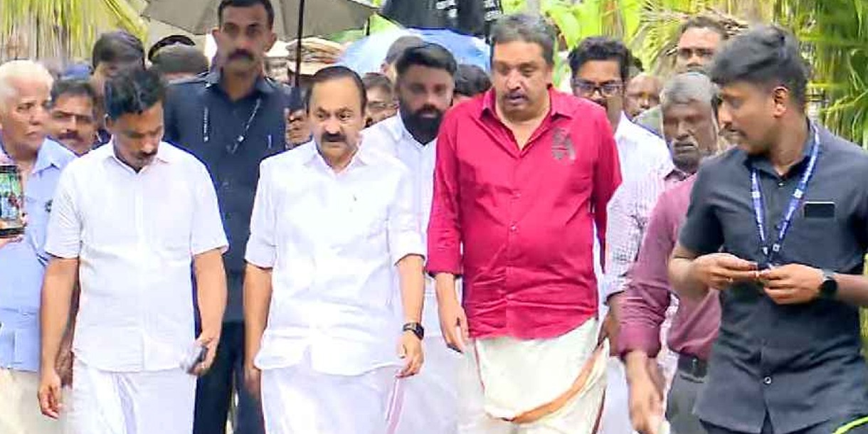 നീണ്ടകരയില്‍ കാണാതായ ഗൗതം കൃഷ്ണയുടെ വീട്ടിലെത്തി മുഖ്യമന്ത്രി