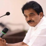 കുറ്റ്യാടിയിൽ രമേശ്‌ ചെന്നിത്തലക്ക് നേരെ യുവമോർച്ചയുടെ കരിങ്കൊടി പ്രതിഷേധം